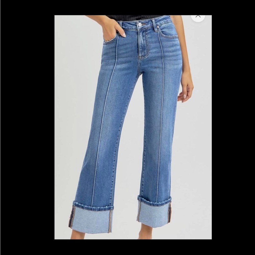 Risen Jeans
Light Blue Wide Leg Flare Jeans size 32/13❤️
